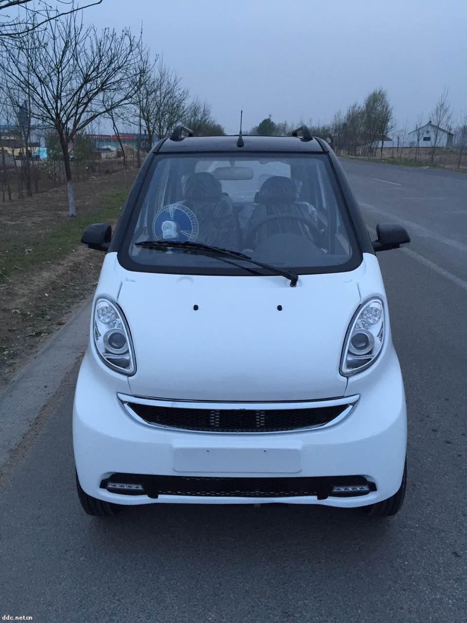 全封閉式四輪電動車